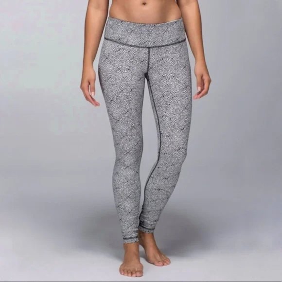 Lululemon Wunder Under Leggings Size 8 Black White Floral Push Petal - Picture 1 of 6